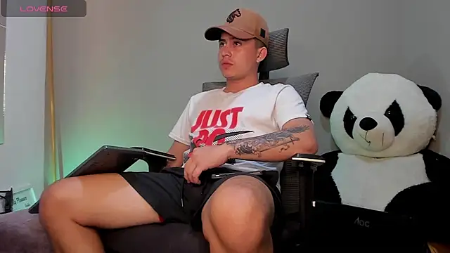 mattiwsmorris  online show from 10/25/25, 07:29