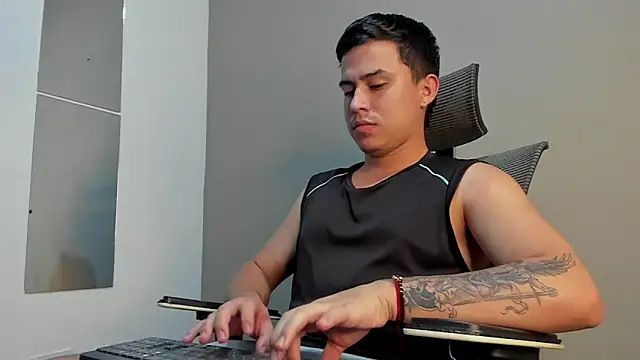 mattiwsmorris  online show from 12/05/25, 06:01