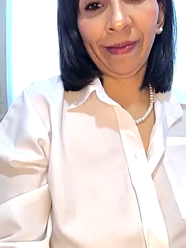 Mrsvictoriaaa online show from 01/17/26, 08:23