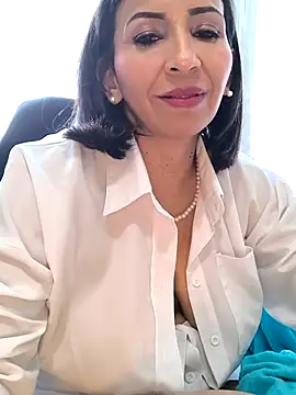 Mrsvictoriaaa online show from 12/15/25, 08:03