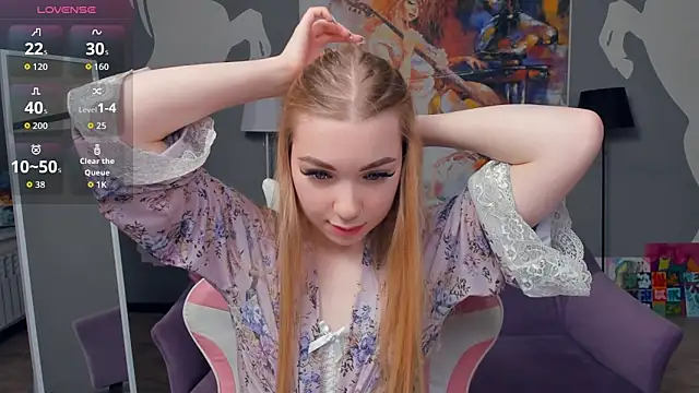 Snapshot of FloraBonde chatting on 11/07/25, 10:31 FloraBonde online show from 11/07/25, 10:31