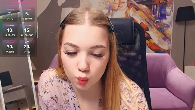 Snapshot of FloraBonde chatting on 11/28/25, 10:37 FloraBonde online show from 11/28/25, 10:37