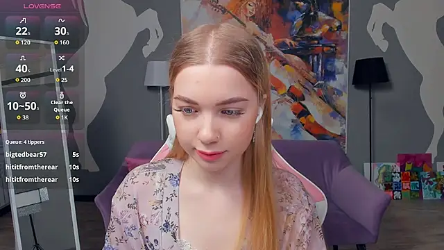 Snapshot of FloraBonde chatting on 10/30/25, 10:13 FloraBonde online show from 10/30/25, 10:13