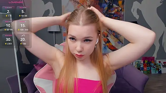 Snapshot of FloraBonde chatting on 11/05/25, 11:24 FloraBonde online show from 11/05/25, 11:24