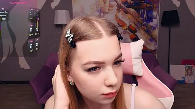 Snapshot of FloraBonde chatting on 11/27/25, 10:27 FloraBonde online show from 11/27/25, 10:27