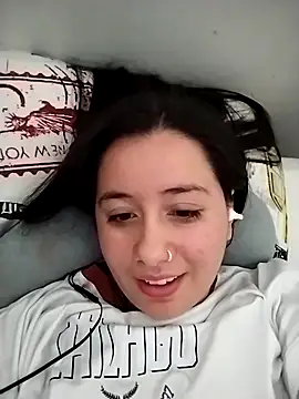 Snapshot of sweetie__annieee chatting on 09/11/25, 05:18 sweetie  annieee online show from 09/11/25, 05:18