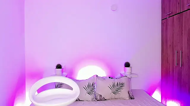 valeria  lewiis online show from 02/17/25, 09:54