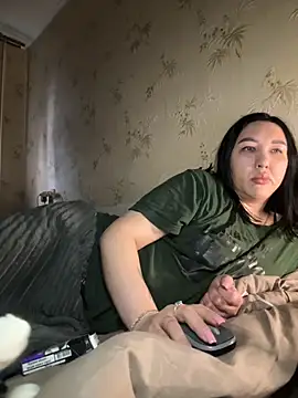 Snapshot of Naughtbaby_2025 chatting on 10/28/25, 01:43 Naughtbaby 2025 online show from 10/28/25, 01:43