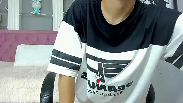 Snapshot of Johann_sex chatting on 09/25/25, 05:30 Johann sex online show from 09/25/25, 05:30