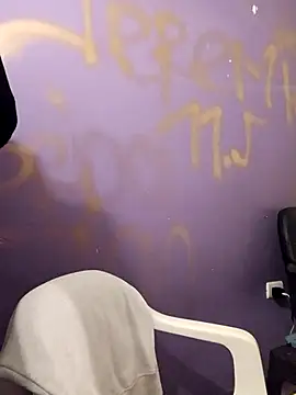 LeonRoots online show from 12/23/25, 08:13