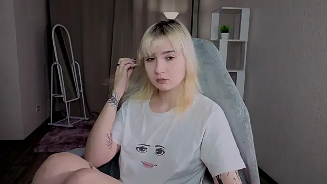 Snapshot of Nasy chatting on 12/02/25, 05:14 Nasy online show from 12/02/25, 05:14