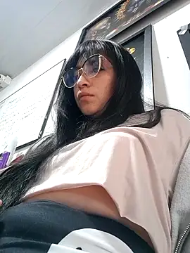 Snapshot of Arielle_lov chatting on 10/19/25, 11:13 Arielle lov online show from 10/19/25, 11:13