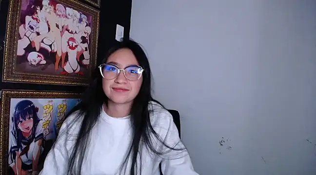 Snapshot of Arielle_lov chatting on 02/16/25, 10:21 Arielle lov online show from 02/16/25, 10:21