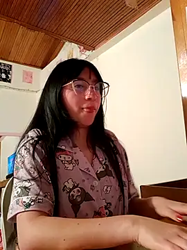 Snapshot of Arielle_lov chatting on 10/01/25, 12:06 Arielle lov online show from 10/01/25, 12:06