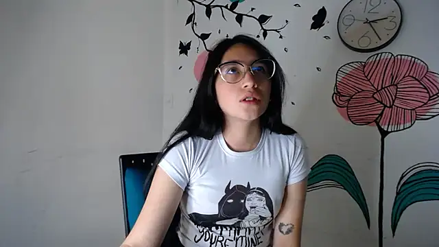 Snapshot of Arielle_lov chatting on 03/01/25, 02:23 Arielle lov online show from 03/01/25, 02:23