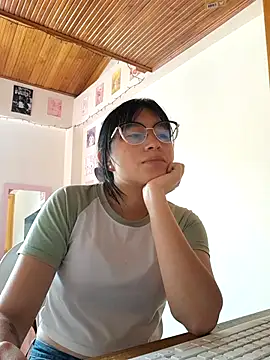 Arielle lov online show from 10/22/25, 04:06