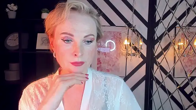 Snapshot of Sandra_Kind chatting on 02/24/25, 05:43 Sandra Kind online show from 02/24/25, 05:43