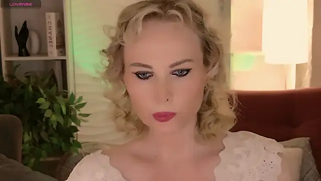 Snapshot of Sandra_Kind chatting on 06/27/26, 05:24 Sandra Kind online show from 06/27/26, 05:24