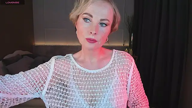 Snapshot of Sandra_Kind chatting on 03/07/25, 05:18 Sandra Kind online show from 03/07/25, 05:18