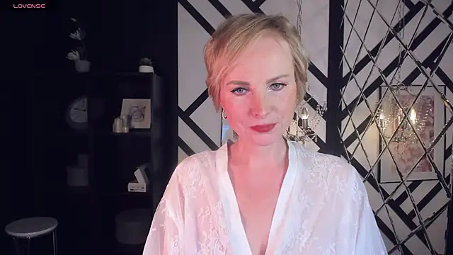Snapshot of Sandra_Kind chatting on 02/20/25, 08:06 Sandra Kind online show from 02/20/25, 08:06
