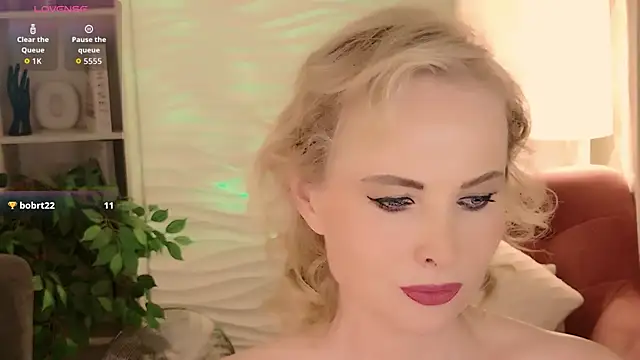 Snapshot of Sandra_Kind chatting on 06/16/26, 05:29 Sandra Kind online show from 06/16/26, 05:29