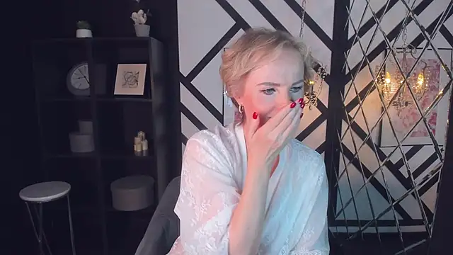 Snapshot of Sandra_Kind chatting on 03/15/25, 05:52 Sandra Kind online show from 03/15/25, 05:52