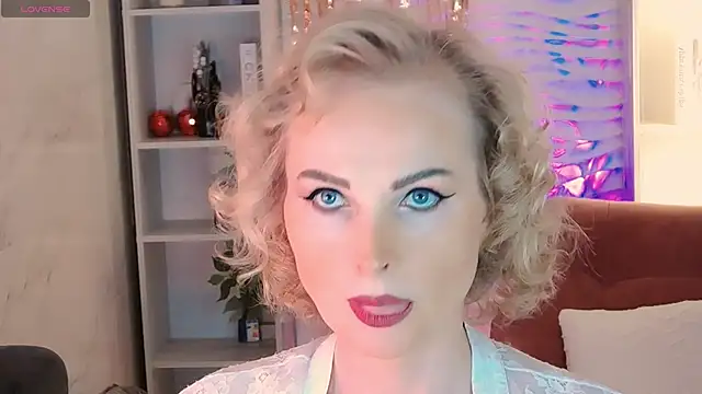 Snapshot of Sandra_Kind chatting on 01/18/26, 05:33 Sandra Kind online show from 01/18/26, 05:33