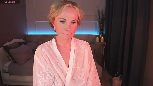 Snapshot of Sandra_Kind chatting on 03/02/25, 12:03 Sandra Kind online show from 03/02/25, 12:03
