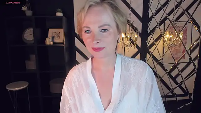 Snapshot of Sandra_Kind chatting on 02/21/25, 08:40 Sandra Kind online show from 02/21/25, 08:40