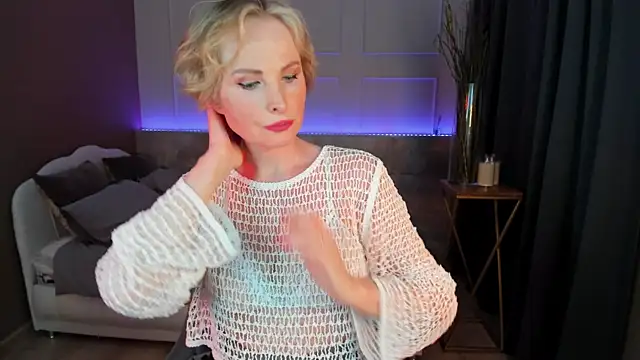 Snapshot of Sandra_Kind chatting on 03/12/25, 09:02 Sandra Kind online show from 03/12/25, 09:02