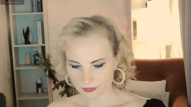 Snapshot of Sandra_Kind chatting on 03/03/26, 05:36 Sandra Kind online show from 03/03/26, 05:36