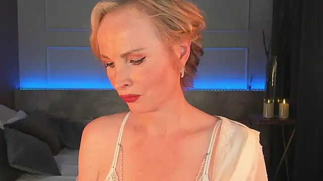 Snapshot of Sandra_Kind chatting on 03/21/25, 12:17 Sandra Kind online show from 03/21/25, 12:17