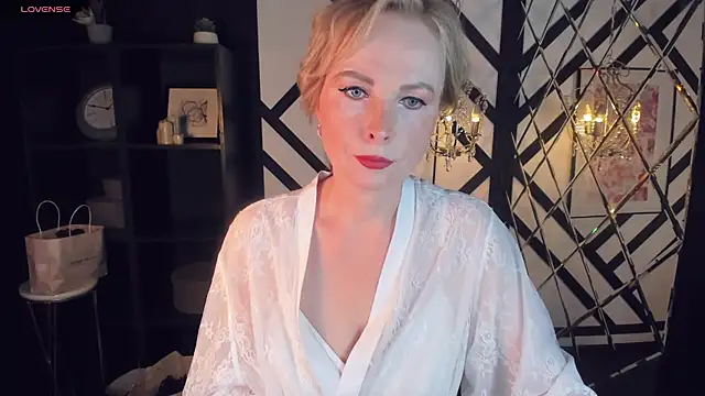 Snapshot of Sandra_Kind chatting on 02/21/25, 05:35 Sandra Kind online show from 02/21/25, 05:35
