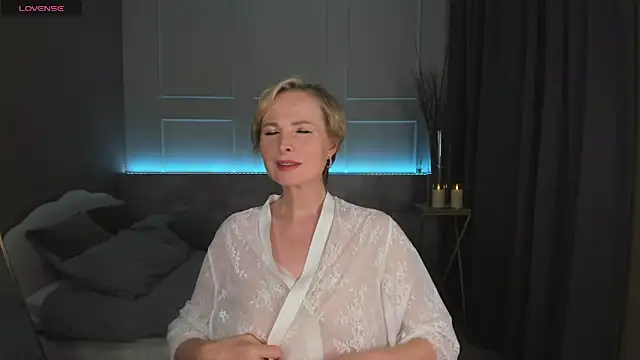 Snapshot of Sandra_Kind chatting on 02/22/25, 12:18 Sandra Kind online show from 02/22/25, 12:18