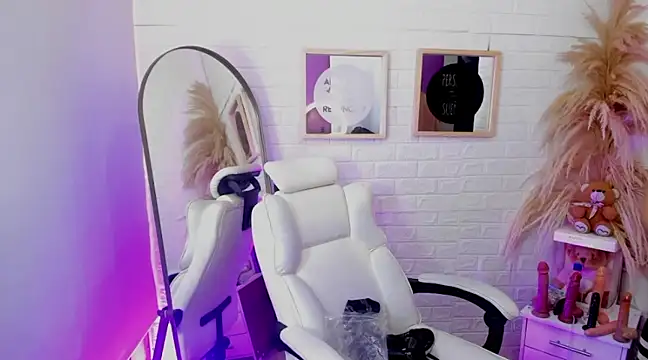 Snapshot of Danny_Luxx chatting on 03/01/25, 02:13 Danny Luxx online show from 03/01/25, 02:13