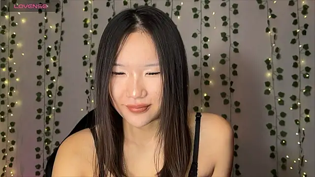 Snapshot of Asian_Vi chatting on 10/18/25, 02:19 Asian Vi online show from 10/18/25, 02:19