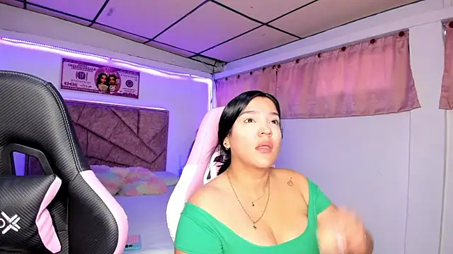 Snapshot of Cristal_Smith20 chatting on 06/19/26, 11:38 Cristal Smith20 online show from 06/19/26, 11:38