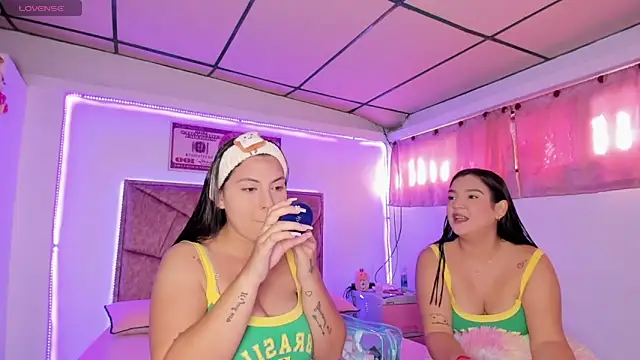 Snapshot of Cristal_Smith20 chatting on 12/15/25, 12:55 Cristal Smith20 online show from 12/15/25, 12:55