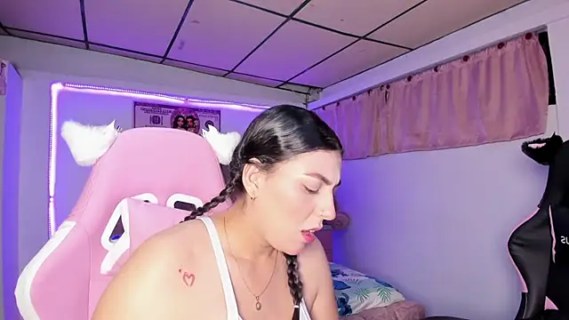 Cristal Smith20 online show from 04/18/26, 03:31