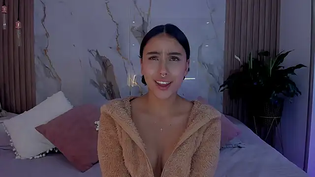 Snapshot of miss_martiina chatting on 10/29/25, 02:21 miss martiina online show from 10/29/25, 02:21