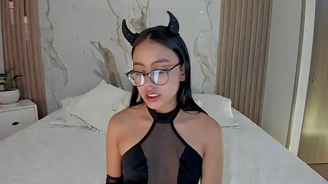 Snapshot of miss_martiina chatting on 09/09/25, 02:10 miss martiina online show from 09/09/25, 02:10