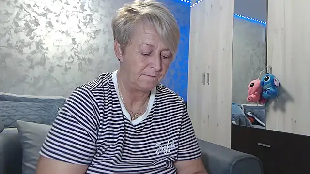 RosesandLillies online show from 11/20/25, 06:08