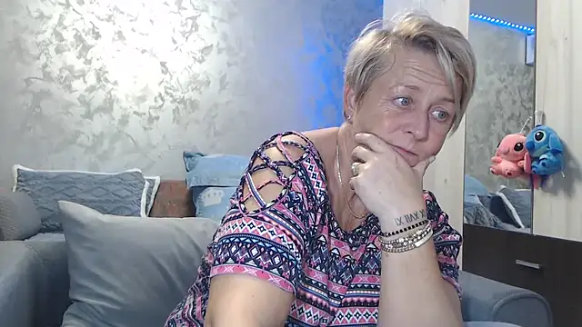 RosesandLillies online show from 11/28/25, 05:57