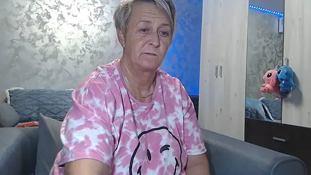 RosesandLillies online show from 11/29/25, 05:46