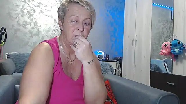 RosesandLillies online show from 11/23/25, 06:07