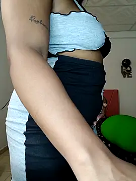 victoria roussee online show from 10/26/25, 09:15