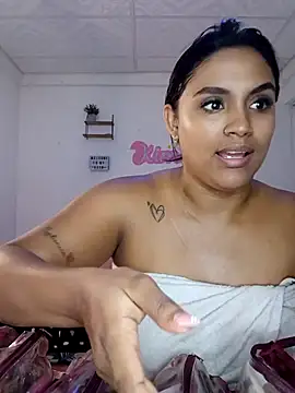 victoria roussee online show from 12/14/25, 04:40