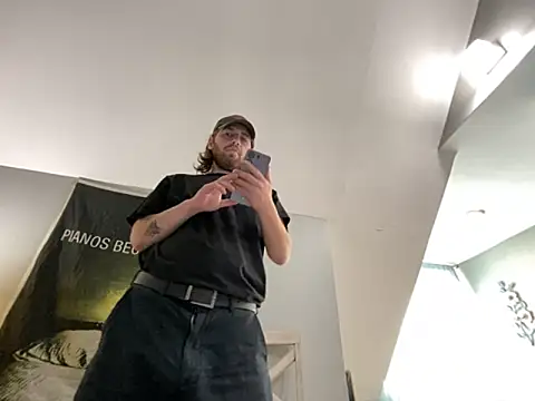 Snapshot of Explosive_andyy chatting on 10/27/25, 04:08 Explosive andyy online show from 10/27/25, 04:08