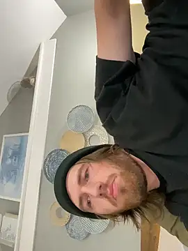 Snapshot of Explosive_andyy chatting on 10/28/25, 11:31 Explosive andyy online show from 10/28/25, 11:31