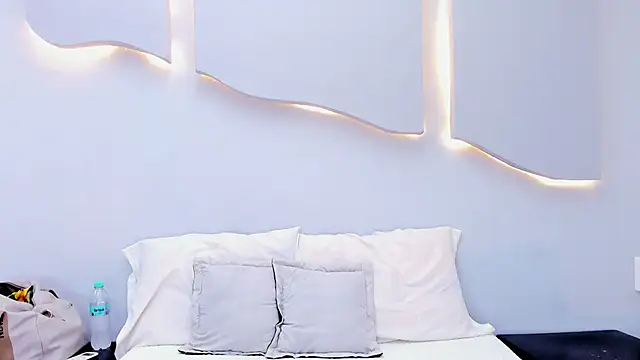 Snapshot of EmilyDiaaz chatting on 04/14/26, 12:21 EmilyDiaaz online show from 04/14/26, 12:21